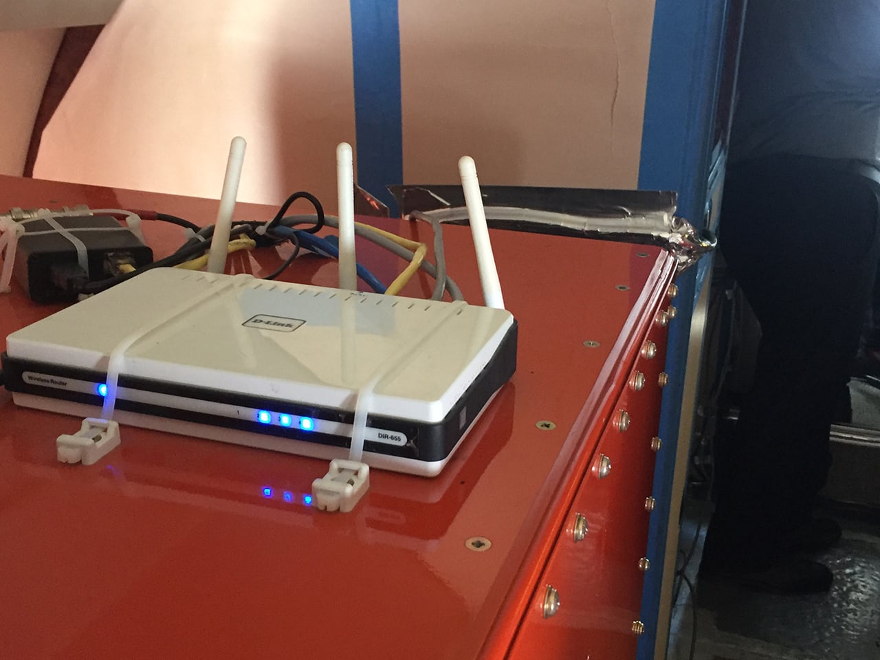 Router pro lokální Wi-Fi.