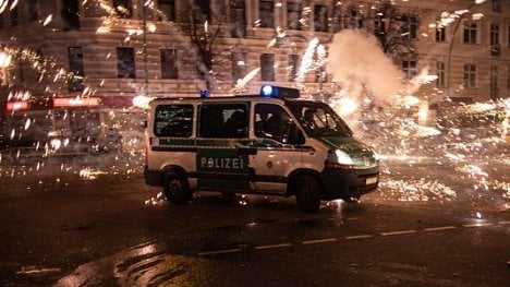 Náhledový obrázek - Policisté v Berlíně jsou stále častěji napadáni. V průměru jde o 19 útoků denně