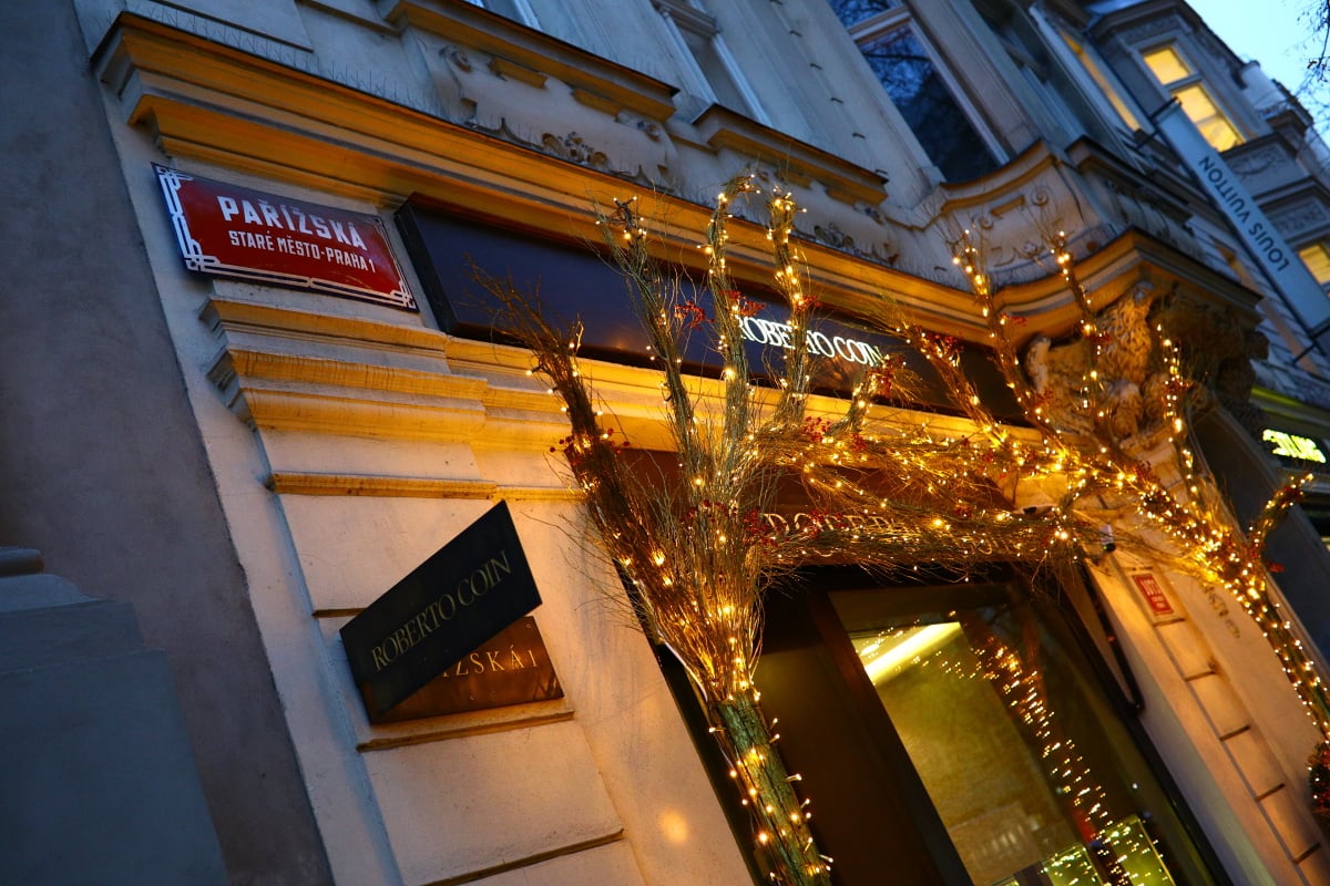 Vánoce v jedné z nejdražších českých ulic. Navštivte Pařížskou