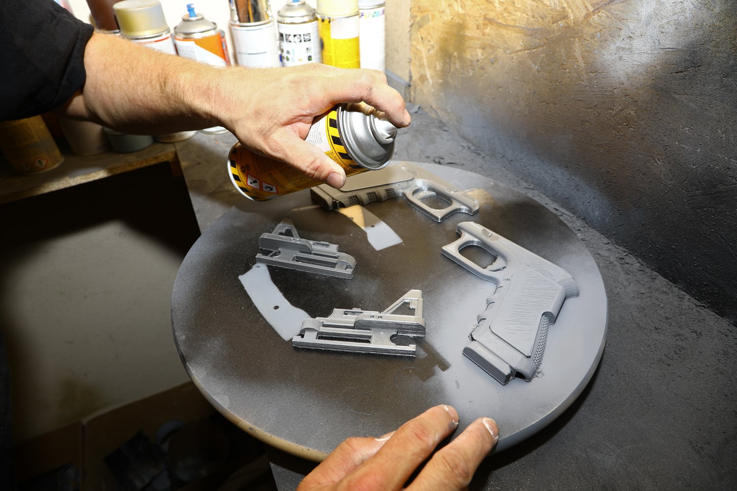 Nastříkat a iluze kovu bude dokonalá.