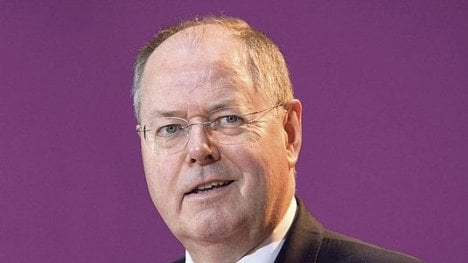 Náhledový obrázek - Německá SPD vrhla na kancléřku politický granát jménem Peer Steinbrück