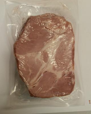 Uzená krkovice bez kosti. Kategorie: Falšované potraviny. Nevyhovující parametr:
obsah masa. Výrobek obsahoval méně masa, než bylo uvedeno na obale. Spotřebitel tak byl uváděn v omyl označením: "Složení: vepřová krkovice bez kosti 85 %..."
Výrobce: Kaufland Česká republika v.o.s. Místo kontroly: Kaufland Česká republika v.o.s., Brno