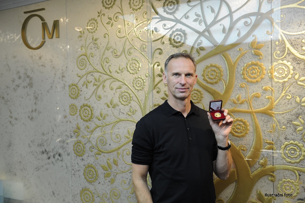 Prima draží pamětní minci Dominika Haška