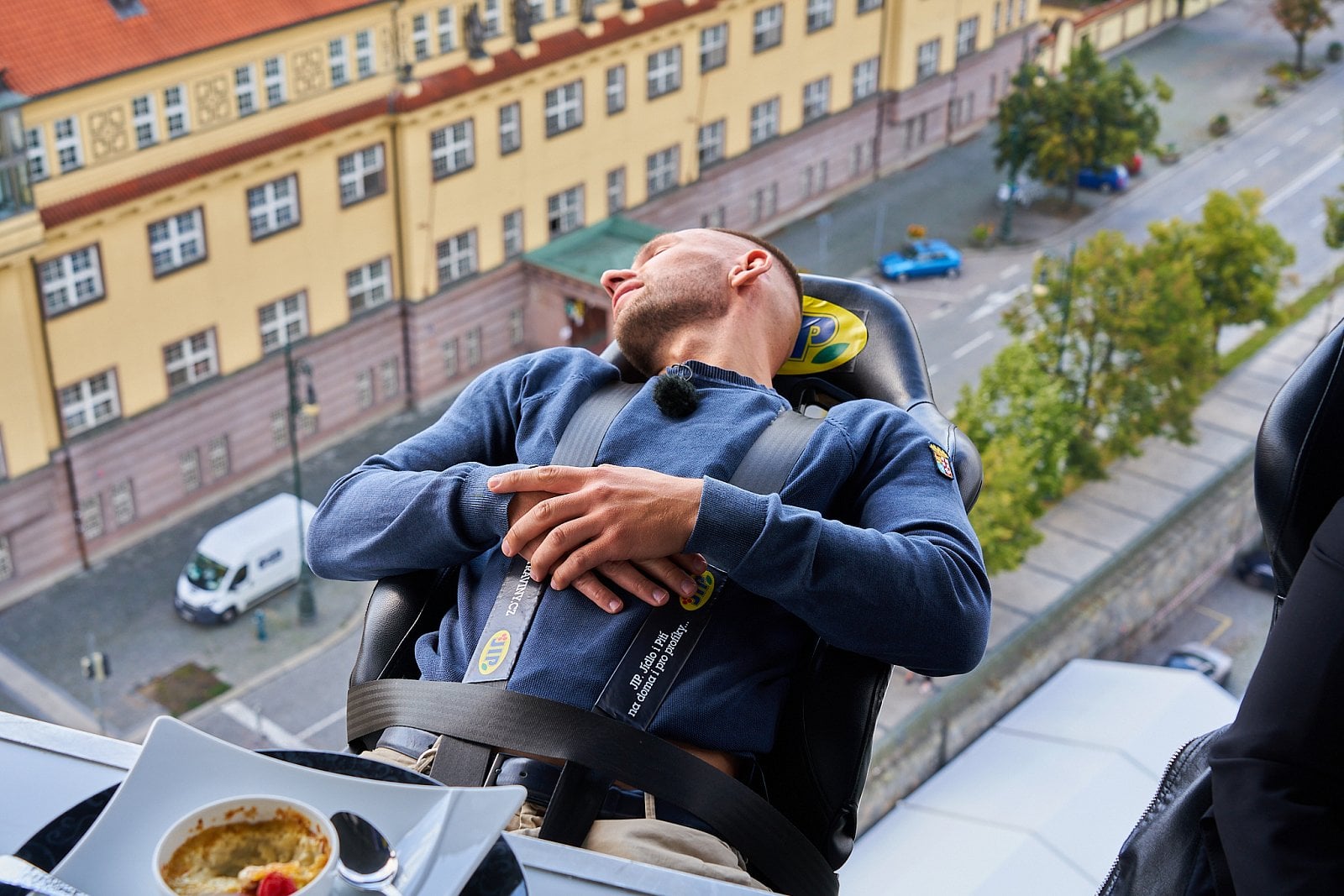 Pro odvážné - relax po jídle ve výšce desítek metrů