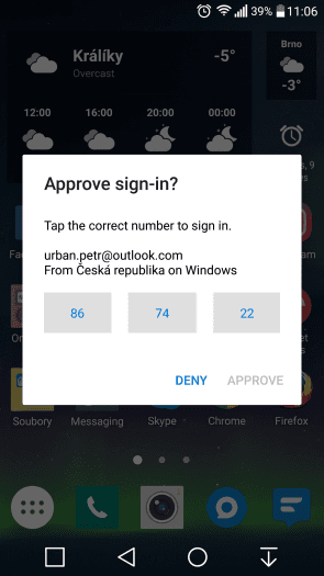 Druhá fáze schválení přihlášení skrze Authenticator spočívá v ověření číselné kombinace. Správnou variantu najdete na stránce s přihlášením