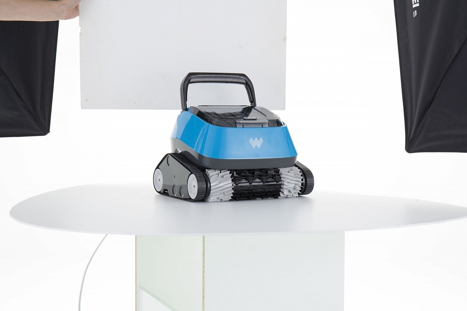 Ateliér si sestavil kvůli fotografování 360° fotografií několik otočných plošin.