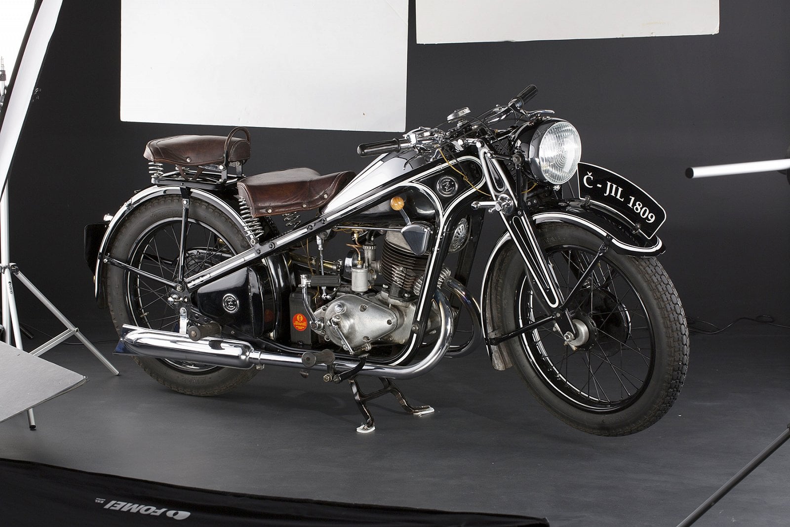 U lesklých předmětů zabere fotografování ještě delší dobu. Stejně tak následná retuš.