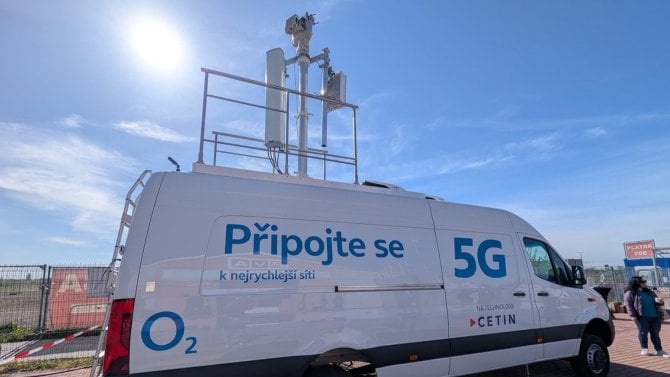 https://i.iinfo.cz/images/Mobilní vysílač na kolech pro CETIN a O2