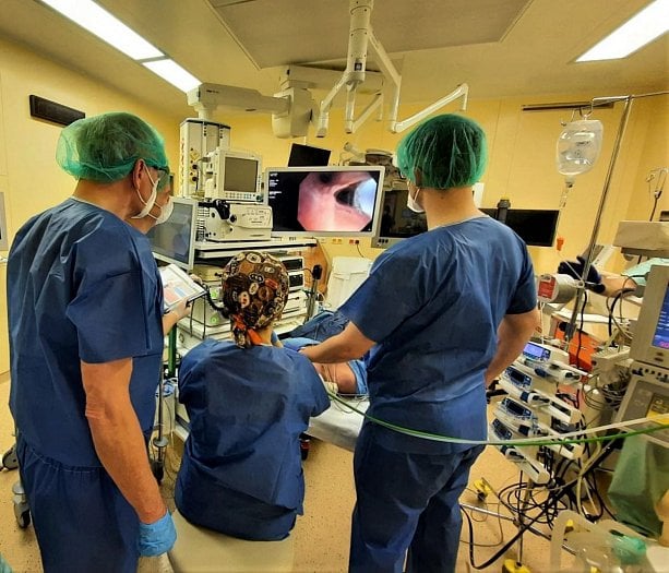 Fakultní Thomayerova nemocnice na začátku května 2023 oznámila, že provedla vůbec první bronchiální rheoplastiku v ČR.