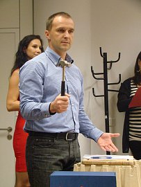 Robert Chrištov vede charitativní mdražbu