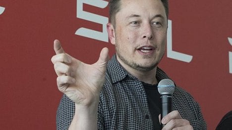 Náhledový obrázek - Tesla v Německu utahuje šrouby. Zaměstnanci se bouří