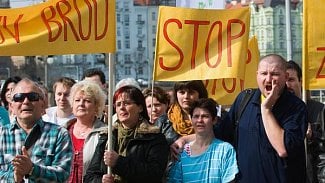 Náhledový obrázek - Na demonstraci proti dobám dojezdu k lékaři dorazilo několik set lidí