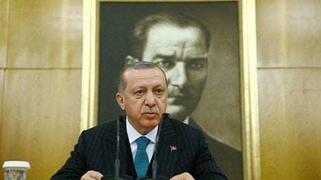 Náhledový obrázek - Podporujete terorismus, vzkázal Erdogan Čechům. Prahu obvinil z pokrytectví