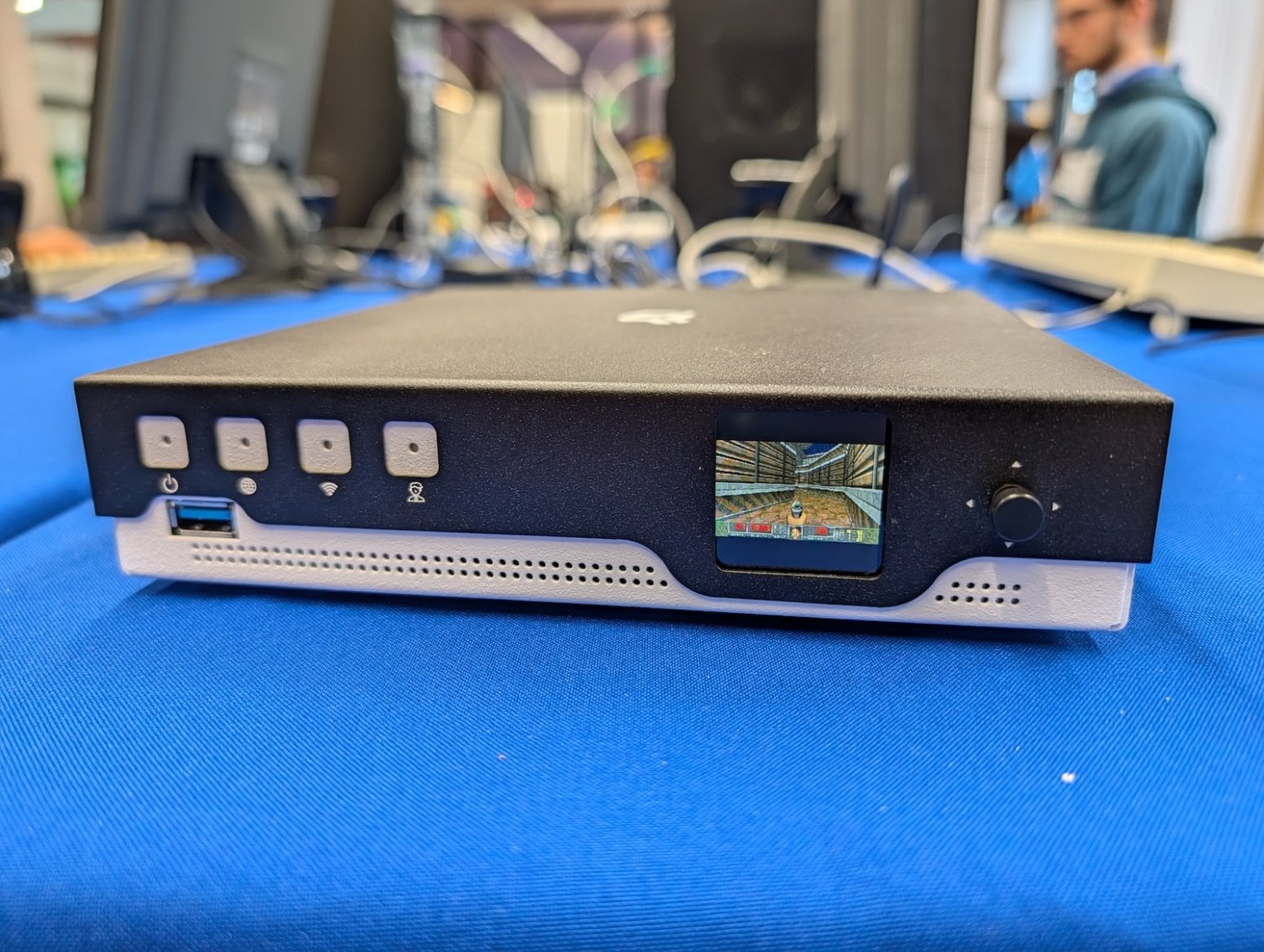 Český Wi-Fi router Turris Omnia NG od CZ.NIC