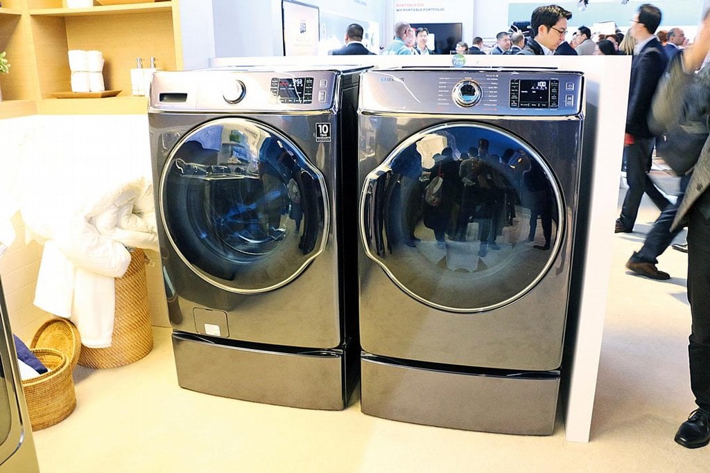 2012-05-na-veletrhu-ces-ustoupila-spo-tc599ebnc3ad-elektronika-d