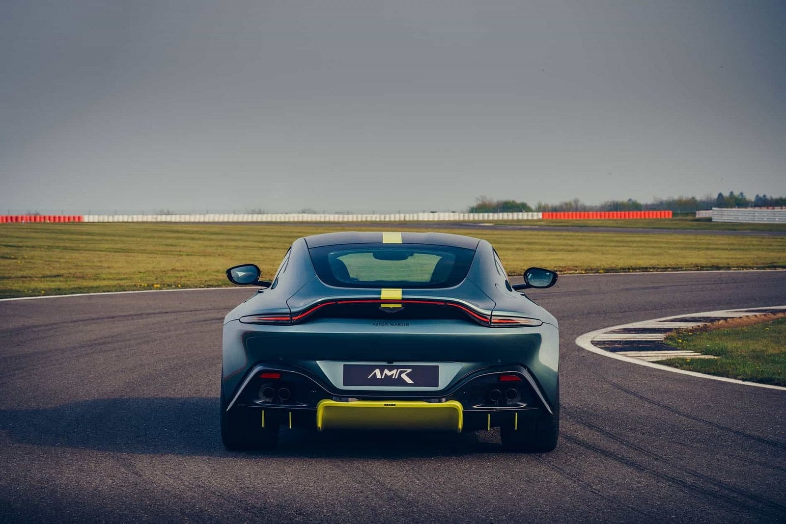 2019-05-aston-martin-vantage-amr_02.jpg