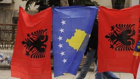 Náhledový obrázek - Kosovský schválil parlament vznik armády, Srbsko varuje před ohrožením míru