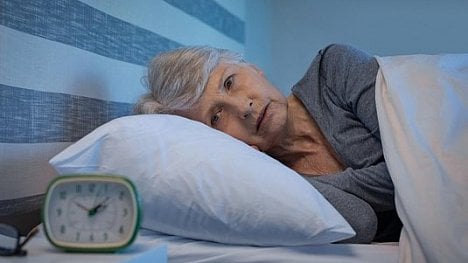 Náhledový obrázek - Spíte méně než 6 hodin v kuse? Hrozí vám ateroskleróza, tvrdí vědci
