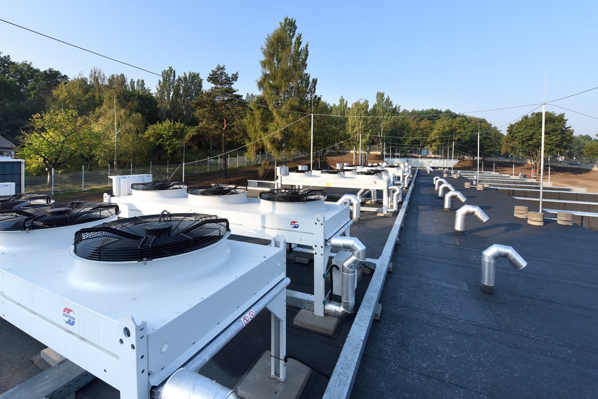 SafeDX, datacentrum Foxconnu a KKCG v Praze u Sazky