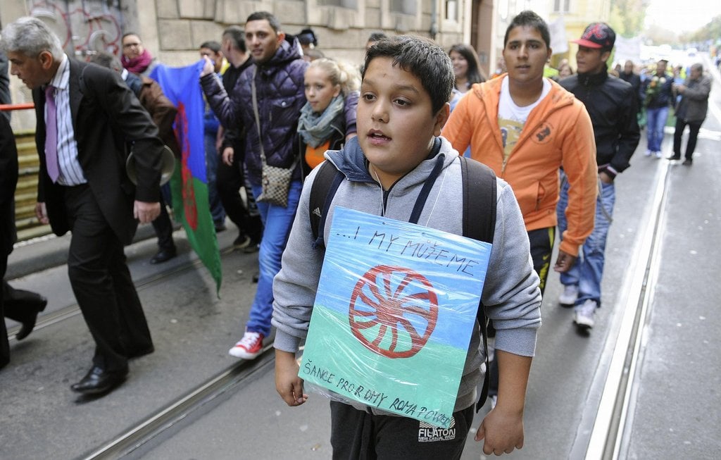 2012-06-prahou-proc5a1el-prvnc3ad-pochod-romskc3a9-hrdosti-roma-