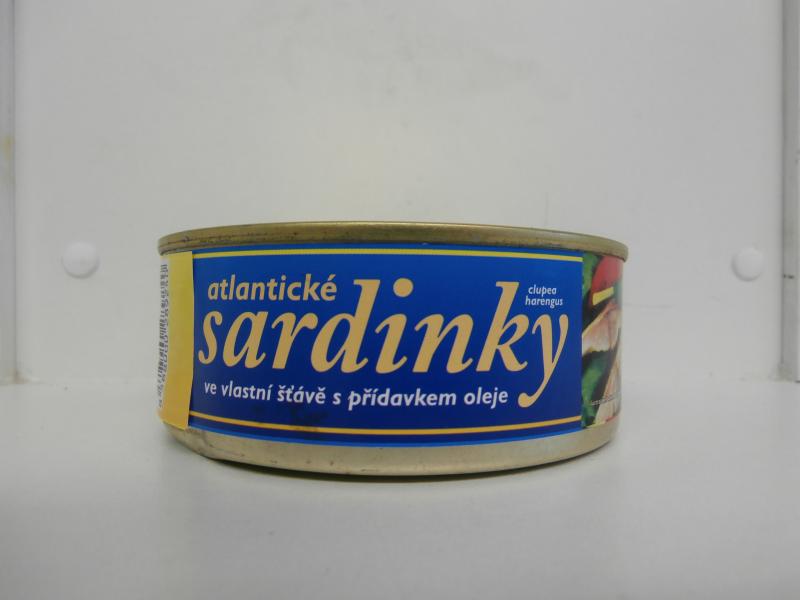 Atlantické sardinky ve vlastní šťávě s přídavkem oleje: nebezpečný výrobek jevící známky kažení