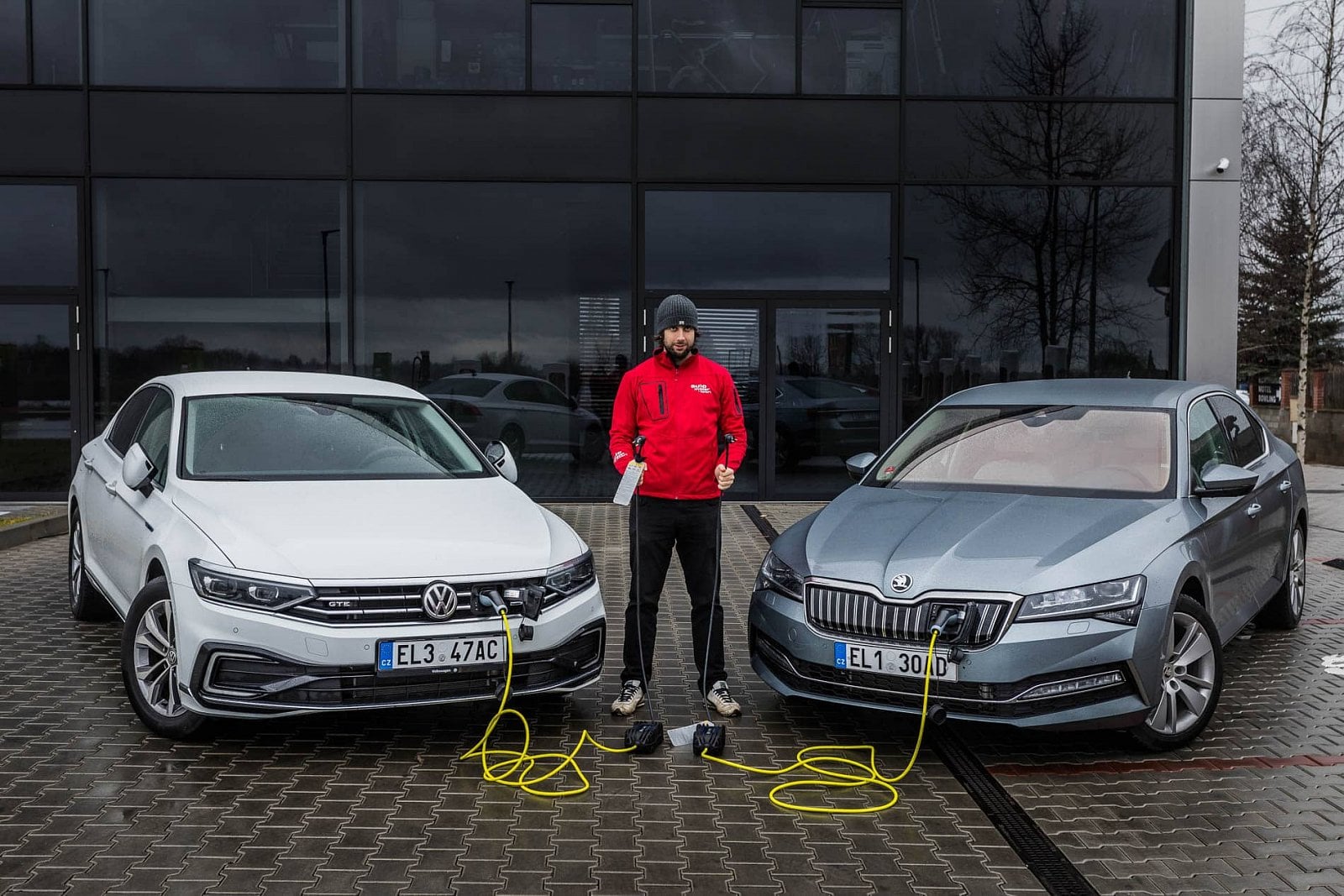 2020-05-skoda-superb-iv-vs-passat-gte-28.jpg