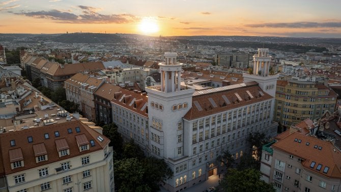 Bývalá telefonní ústředna na pomezí pražských Vinohrad a Žižkova projde konverzí na nájemní bydlení s concierge službami