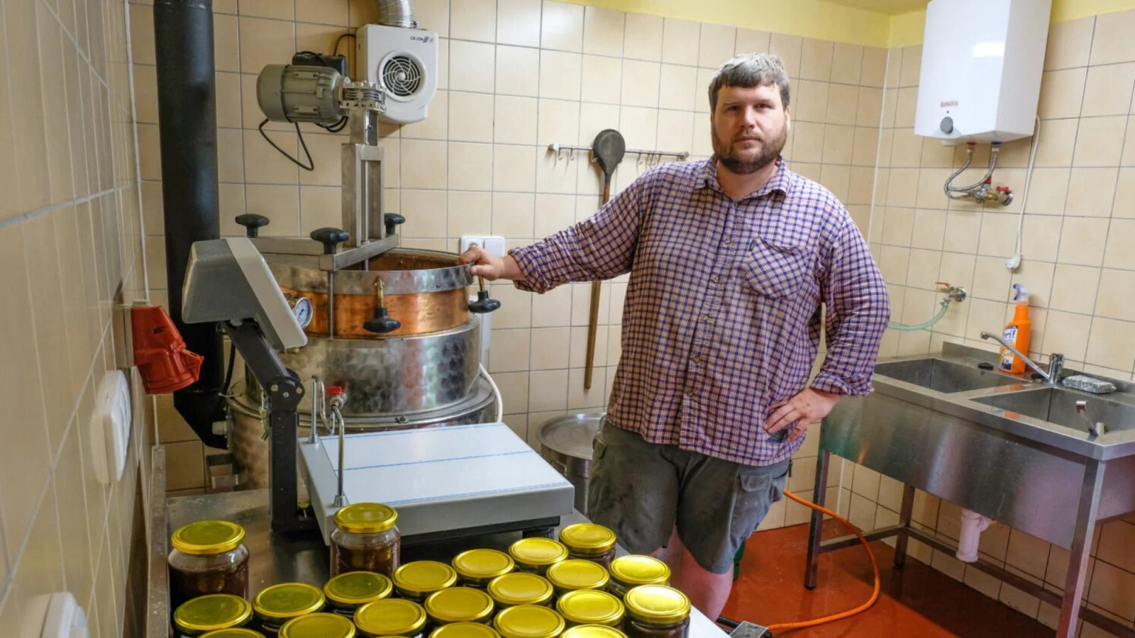 Ondřej Mikulášek ve své provozovně