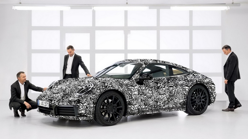 Nové generace Porsche 911 budou mít volant a udrží si základní filozofii modelu