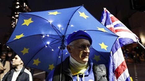 Náhledový obrázek - Británie může odejít z EU. Europarlament schválil dohodu o brexitu