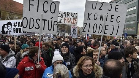 Náhledový obrázek - Největší protivládní demonstrace od revoluce: v Bratislavě protestovaly desetitisíce lidí