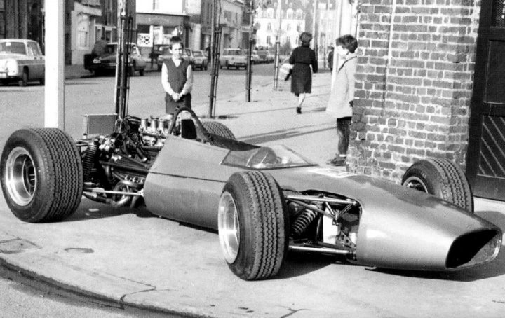 Autor: Renault Od první poloviny 60. let se Rédélé snažil dobýt vítězství v poháru Formule 1, například s touto Alpine A350. Plán se nezdařil…