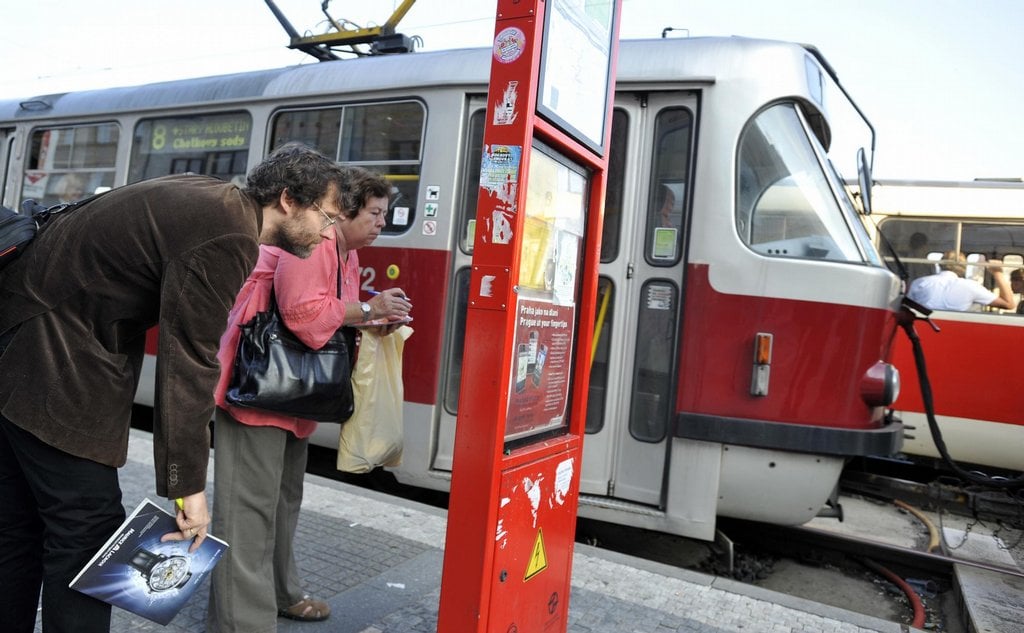 2014-12-cestujc3adcc3ad-se-pokouc5a1ejc3ad-orientovat-v-novc3bdc
