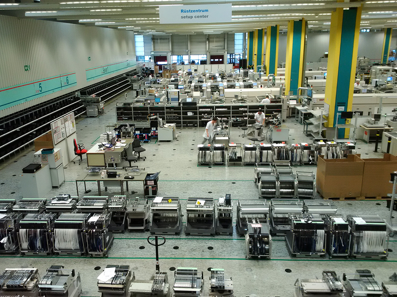 Hala pro výrobu základních desek.