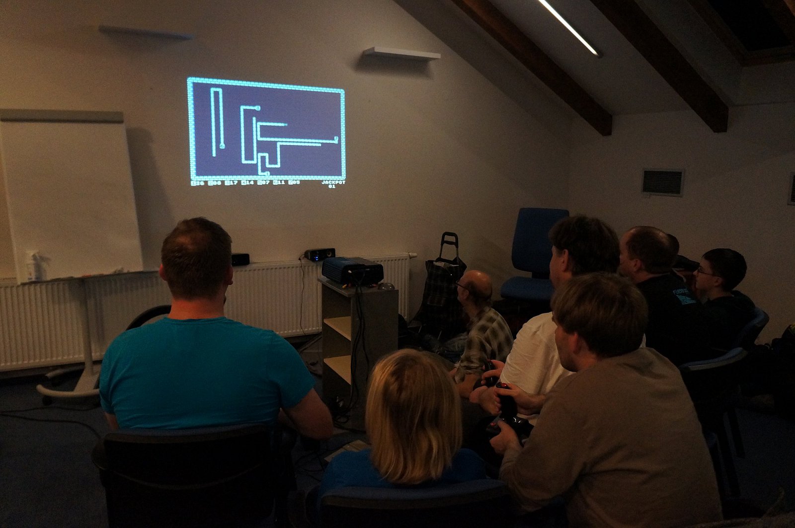 O půl druhé ráno multiplayerová zábava – čtyři hráči naráz díky českému vynálezu MultiJoy.