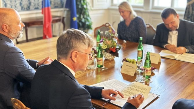 Podpis memoranda o veřejné službě České televize