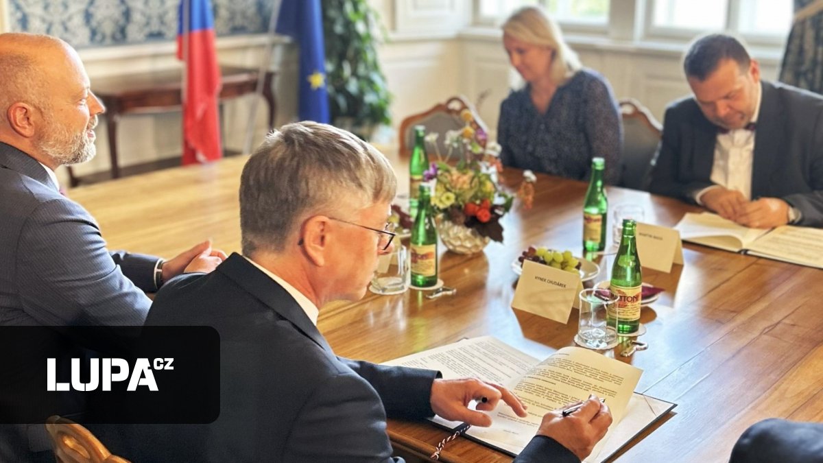 Ministr kultury podepsal memorandum o veřejné službě České televize