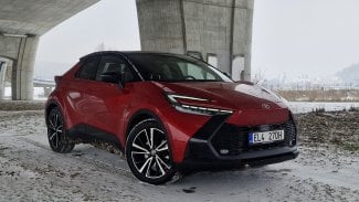 Náhledový obrázek - Toyota chce zachránit spalovací motory. Navrhuje, aby dostaly stejné výhody jako elektromobily. Dává to perfektní smysl