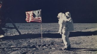 Astronaut z mise Apollo 11 Buzz Aldrin na Měsíci