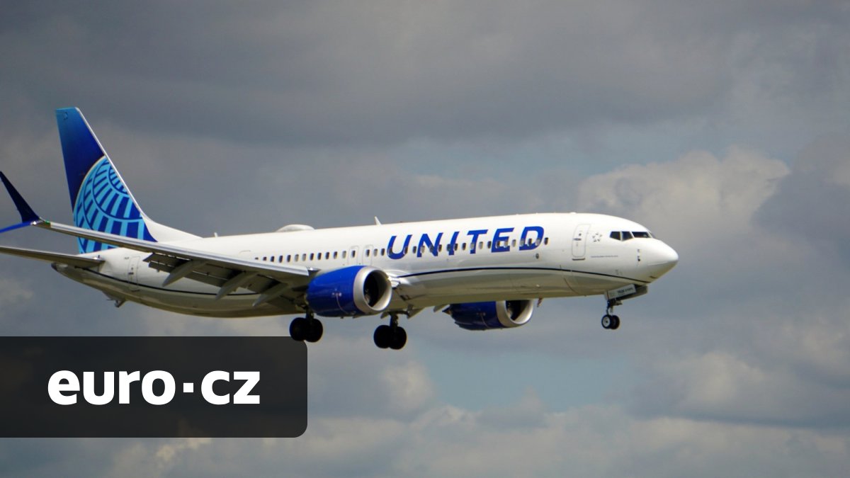 Cestující během letu uváznul na toaletě, výměna západek bude Boeing stát přes tři miliony dolarů