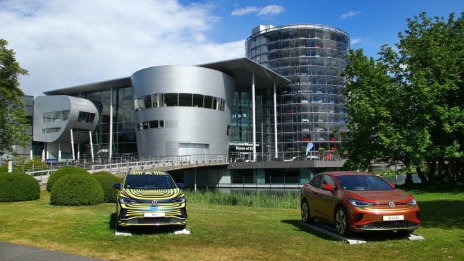 Volkswagen chystá historický řez, škrtne až 100 tisíc pracovních míst a zavře čtyři německé továrny. Je to i varování pro Česko