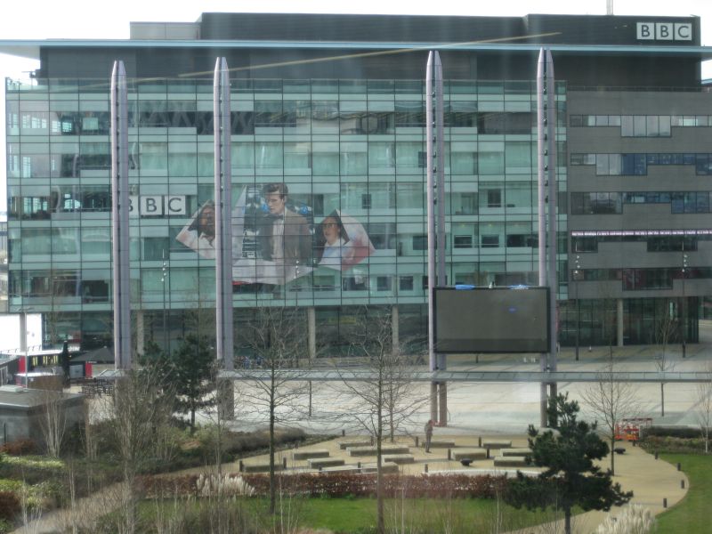 Jedna z budov BBC v MediaCityUK v Manchesteru.