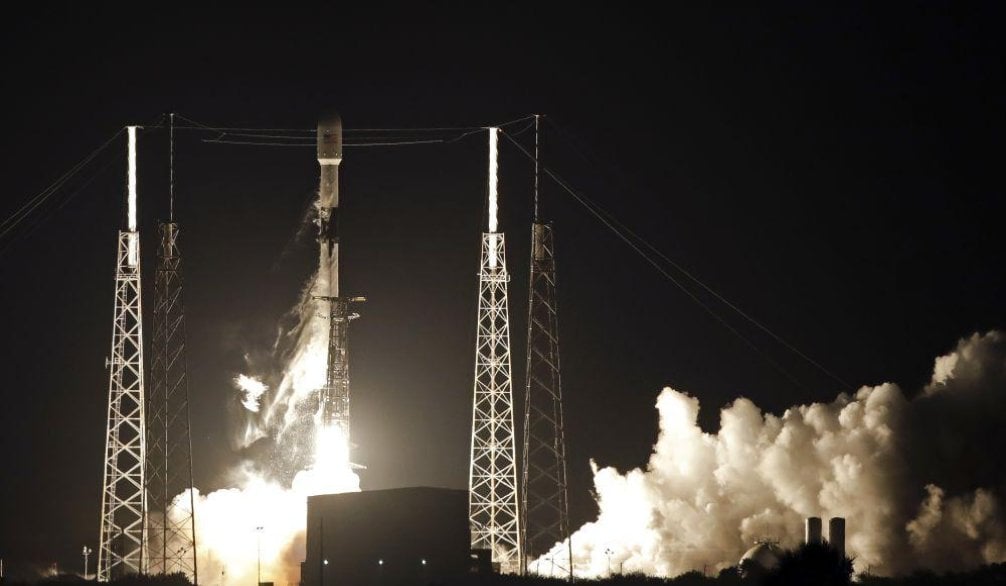 2017-10-falcon-9-spacex-c48dtk-4.jpg