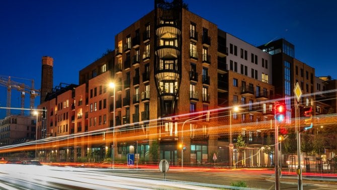 Galerie místo varny, byty místo sudů. Trigema mění smíchovský brownfield v rezidenční čtvrť s unikátní industriální atmosférou