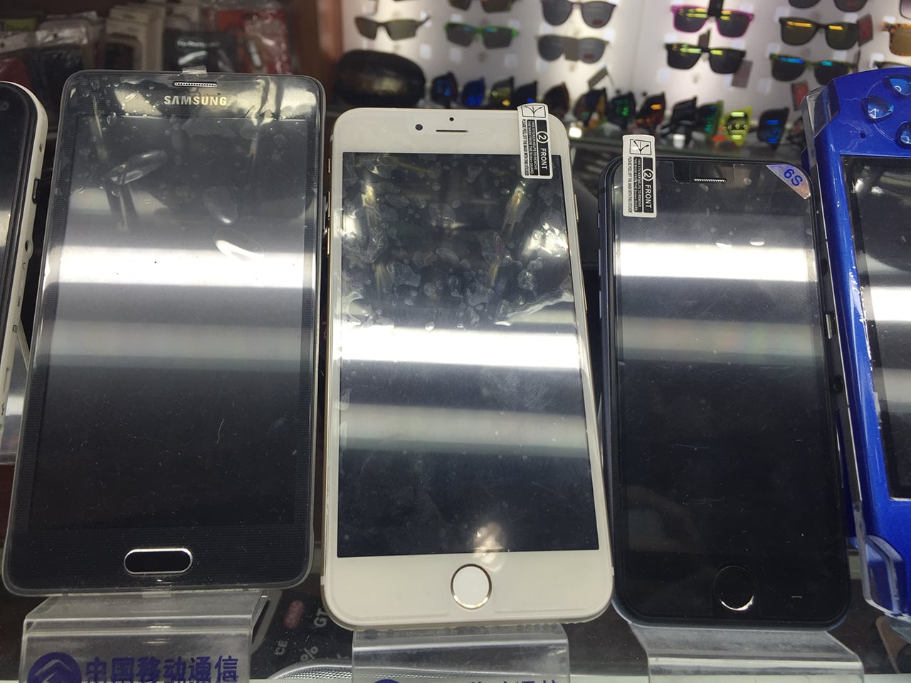 Kopírují se zejména iPhony a Samsungy.