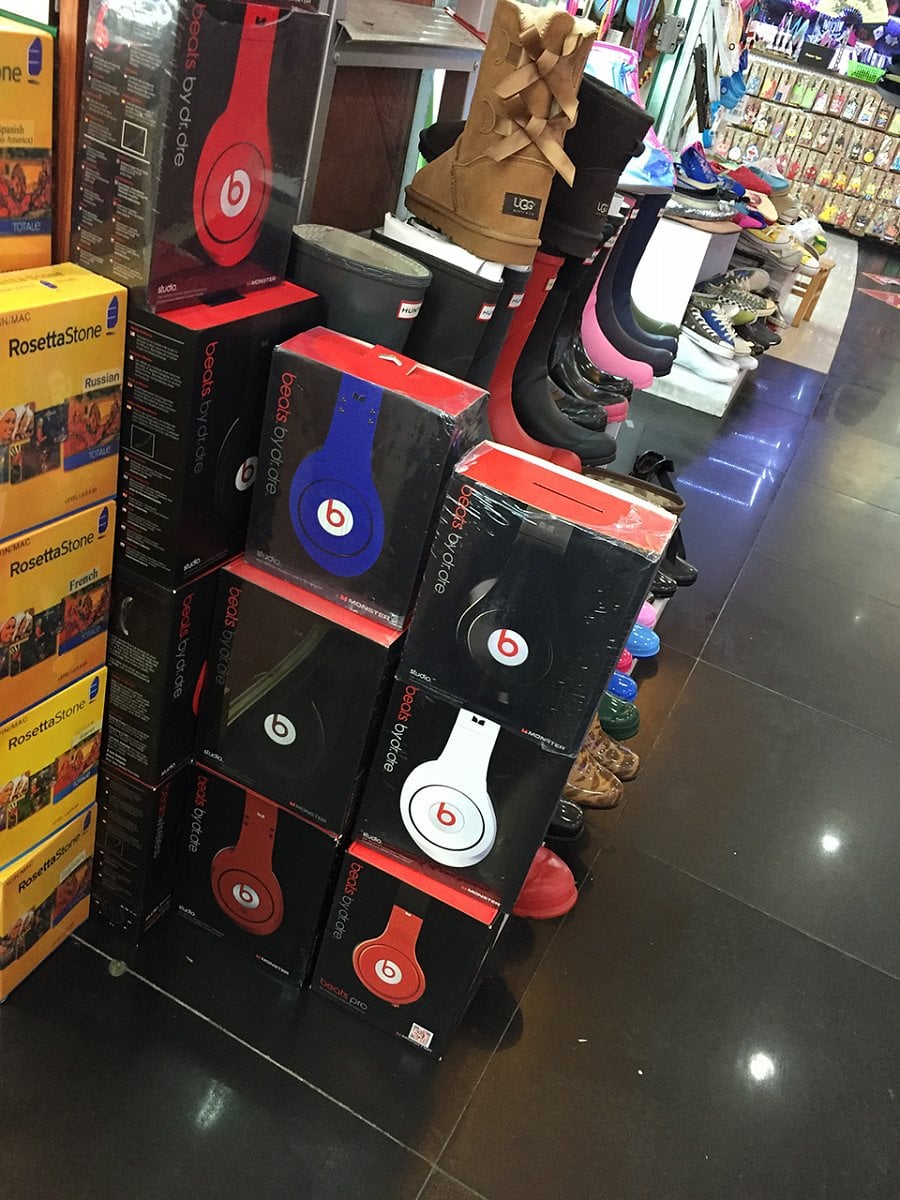 Okopírovaná sluchátka od Beats jsou skoro všude.