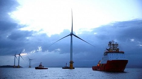 Náhledový obrázek - Budoucnost obnovitelné energie? Ve skotských vodách roste první plovoucí větrná elektrárna