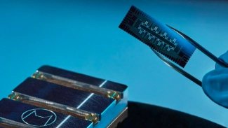 Kvantový procesor na bázi cat qubitů Helium-1 se 16 qubity