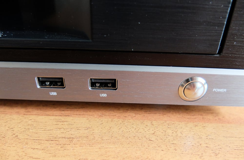 Zidoo X20 Pro - Bližší pohled na přední panel a dálkový ovladač