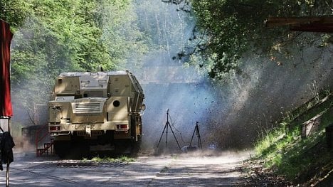 Náhledový obrázek - Stačí jiskra a je konec. Jak se v Explosii testuje dělostřelecká munice